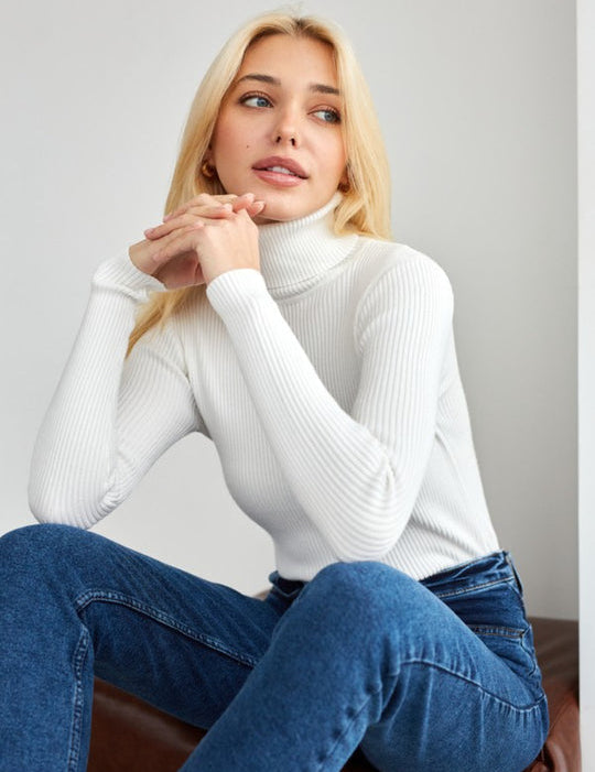 Sweater in stylish two -color design with turtleneck for women-1