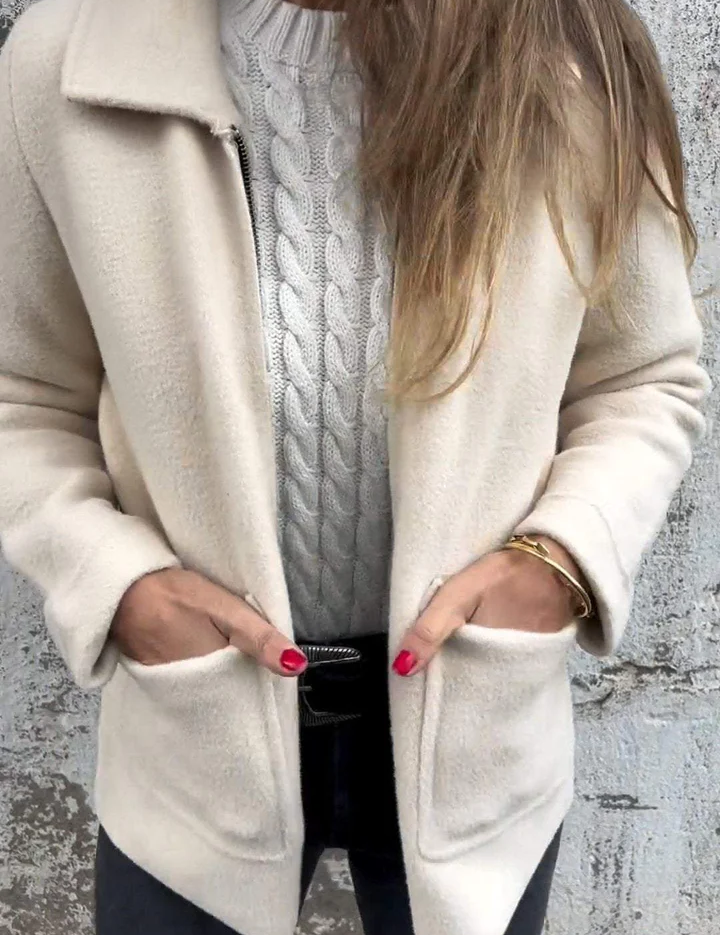 Part jacket in feminine design with a two -color look for women-2