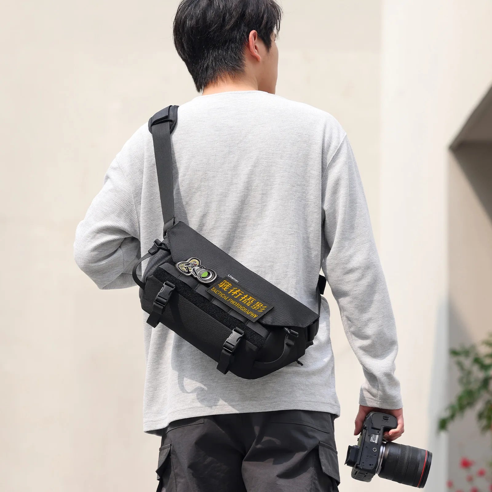 Liam | Expandable Camera Sling Bag