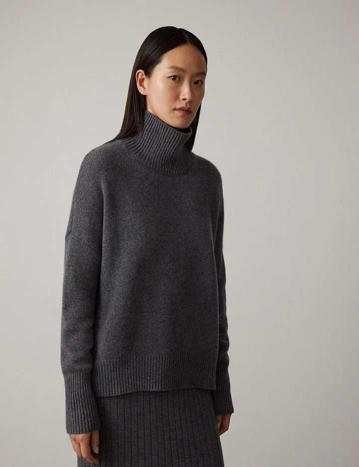 Sweater made of noble cashmere mix with a stylish turtleneck-5