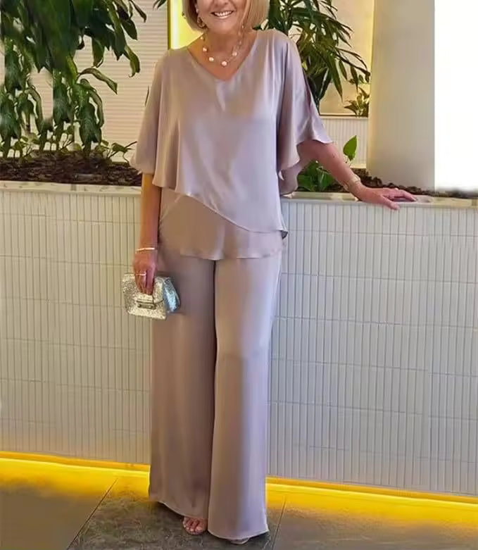 Elegant Women's Outfit - Flattering Two-Piece Set for Effortless Style and Comfort 3