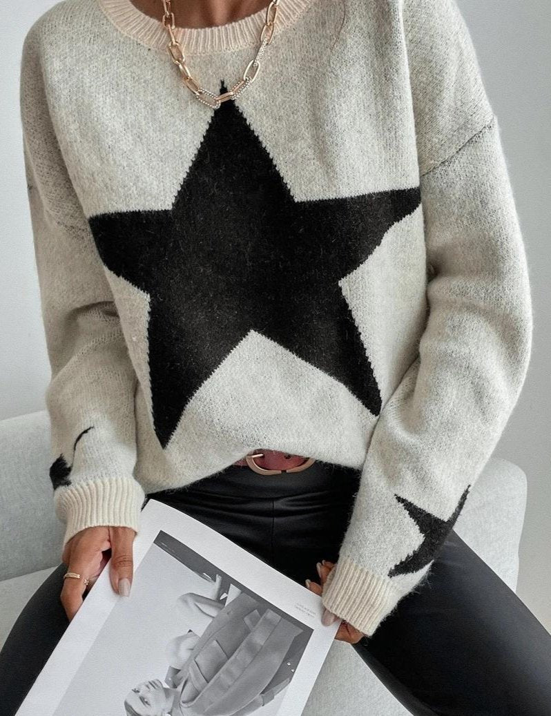 Long -sleeved women's sweater with star print for cool days-2
