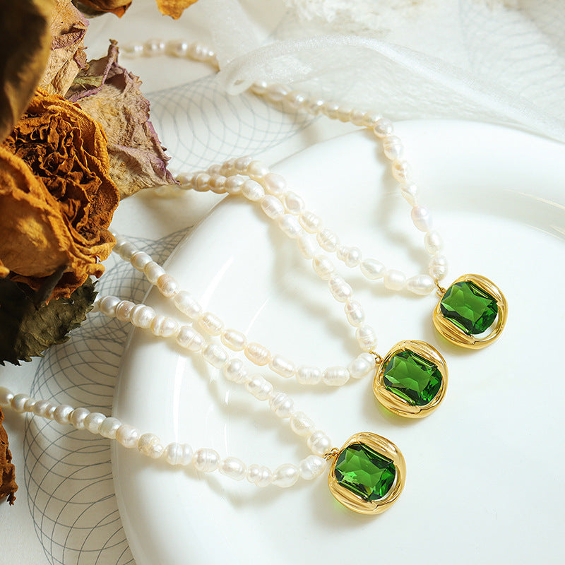 LAYLA | Green Pendant Pearl Necklace