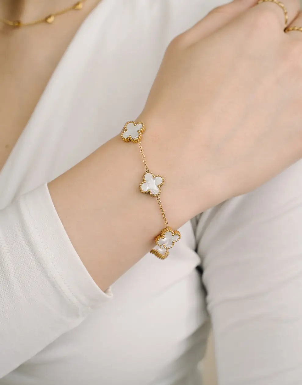 armband-klavers-parel_1_df7e3341-9d0a-43e8-abd9-711101082863.webp