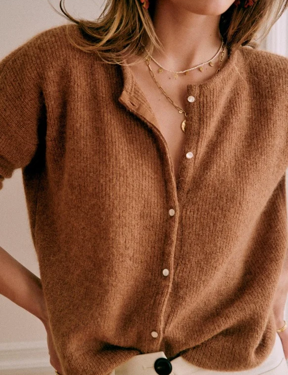 Part jacket with a two -tone design perfect for cold winter days-6
