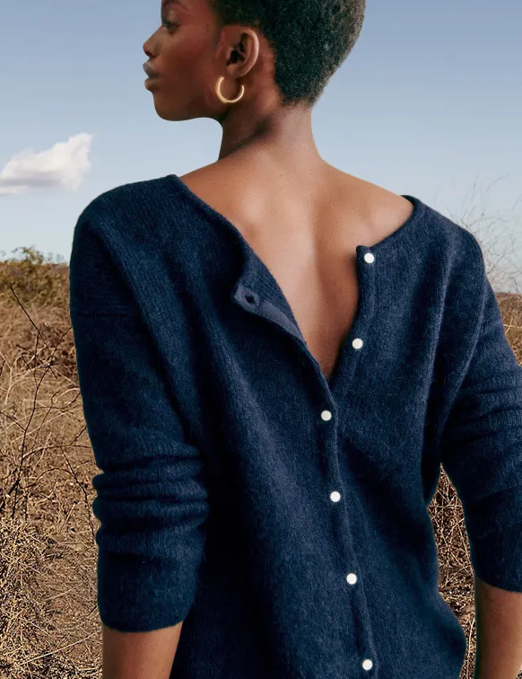 Part jacket with a two -tone design perfect for cold winter days-5