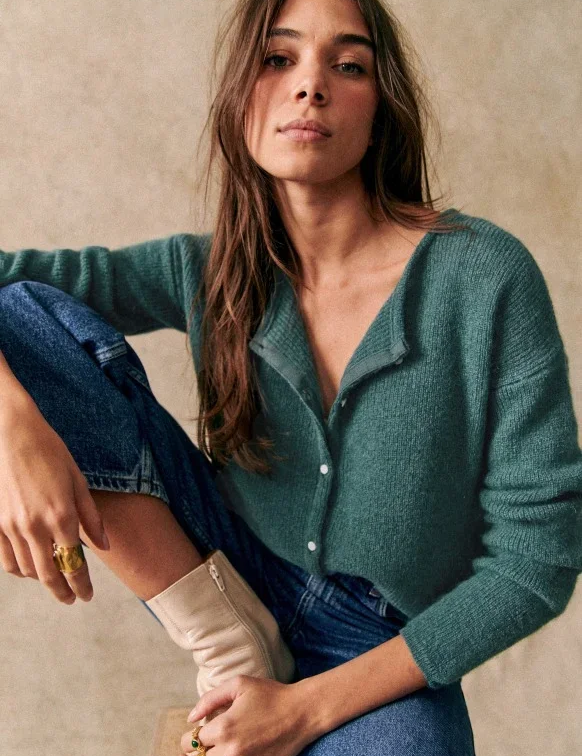Part jacket with a two -tone design perfect for cold winter days-4