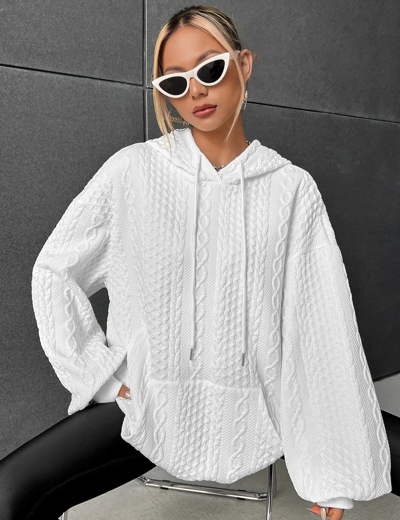 elle-vire-stylischer-bequemer-hoodie-newberlin-mode-40045771751737.jpg?v=1715846341